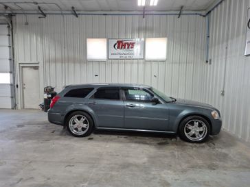 2005 Dodge Magnum SE