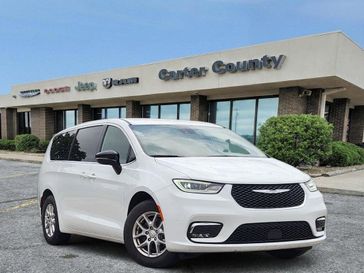 Used 2026 Chrysler Pacifica Select