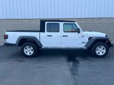 2020 Jeep Gladiator Sport S 4x4 in a Bright White Clear Coat exterior color and Blackinterior. Wilmington Auto Center Chrysler Dodge Jeep Ram (937) 556-6430 wilmingtonautocentercdjr.com 