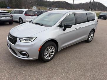 New 2026 Chrysler Pacifica Select Awd
