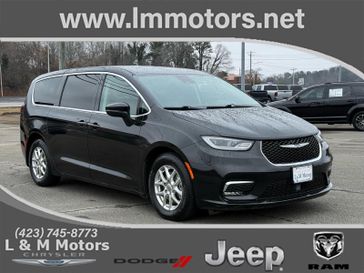 Used 2023 Chrysler Pacifica Touring L