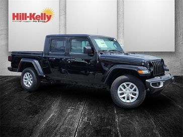 2023 Jeep Gladiator Sport S 4x4 in a Black Clear Coat exterior color and Blackinterior. Hill-Kelly Dodge (850) 786-2130 hillkellydodge.com 