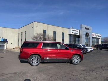 Used 2023 GMC Yukon XL SLT