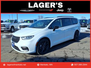 Used 2025 Chrysler Pacifica Limited
