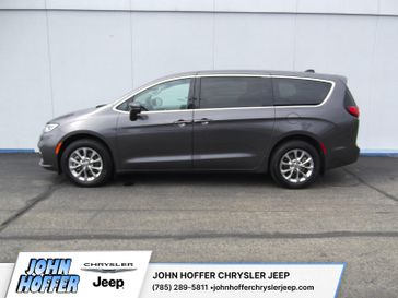 Used 2023 Chrysler Pacifica Touring L