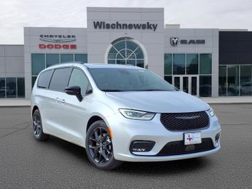 New 2026 Chrysler Pacifica Limited