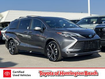 Used 2025 Toyota Sienna Platinum