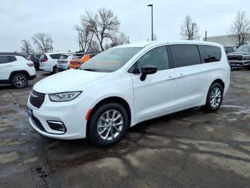 New 2026 Chrysler Pacifica Select Awd