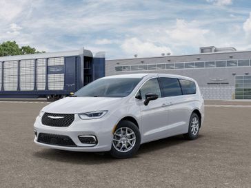 New 2025 Chrysler Pacifica Select