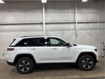 2023 Jeep Grand Cherokee 4xe WLXP74 in a Bright White Clear Coat exterior color and Global Blackinterior. Wilmington Auto Center Chrysler Dodge Jeep Ram (937) 556-6430 wilmingtonautocentercdjr.com 