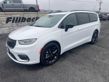 New 2026 Chrysler Pacifica Limited