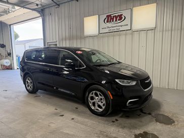 Used 2024 Chrysler Pacifica Limited
