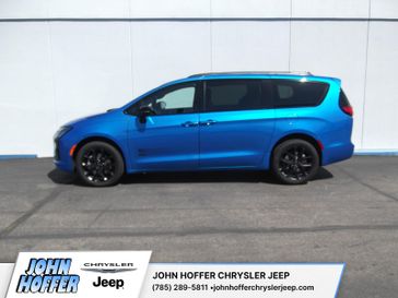 New 2027 Chrysler Pacifica Select Awd