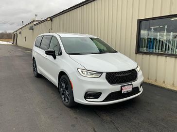 New 2026 Chrysler Pacifica Select Awd