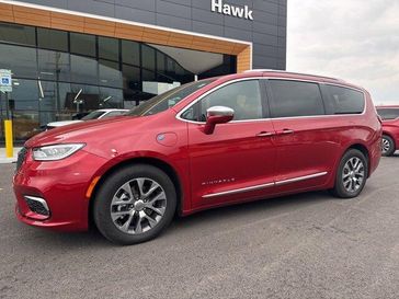2024 Chrysler Pacifica Hybrid Pinnacle