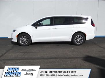 New 2026 Chrysler Pacifica Limited Awd
