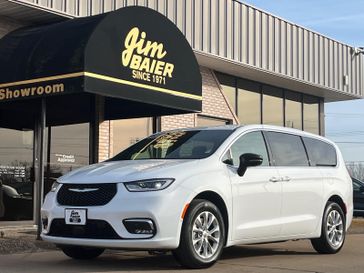 2025 Chrysler Pacifica Select Awd