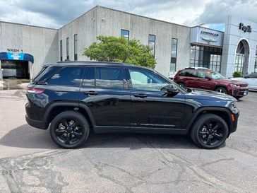 Used 2023 Jeep Grand Cherokee Altitude X
