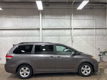 2011 Toyota Sienna LE AAS