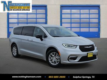 New 2026 Chrysler Pacifica Select