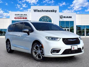 New 2026 Chrysler Pacifica Pinnacle