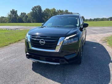 Used 2025 Nissan Pathfinder SL