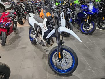 2025 SUZUKI DRZ4SM SOLID SPECIAL WHITE NO 2 