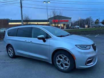Used 2023 Chrysler Pacifica Limited