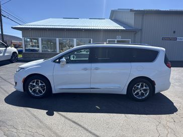 Used 2017 Chrysler Pacifica Limited