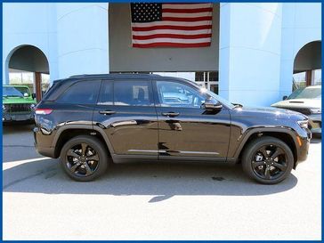 Used 2023 Jeep Grand Cherokee Altitude X