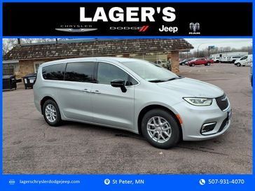 New 2026 Chrysler Pacifica Select