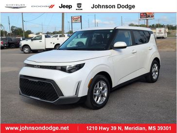 Used 2024 Kia Soul LX Snow White Pearl