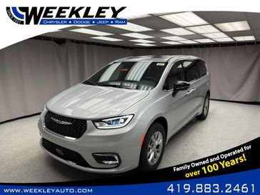 New 2026 Chrysler Pacifica Limited Awd