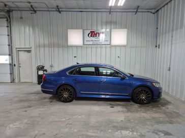 2017 Volkswagen Passat R-Line w/Comfort Pkg