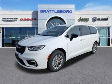 New 2026 Chrysler Pacifica Select Awd