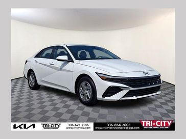 Used 2025 Hyundai Elantra SE