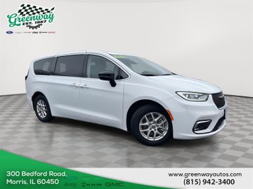Used 2024 Chrysler Pacifica Touring L