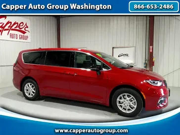 New 2026 Chrysler Pacifica Select