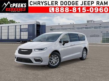 New 2026 Chrysler Pacifica Select
