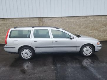 2001 Volvo V70 Base in a Silver Metallic exterior color and Graphiteinterior. Wilmington Auto Center Chrysler Dodge Jeep Ram (937) 556-6430 wilmingtonautocentercdjr.com 