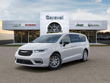 New 2025 Chrysler Pacifica Select