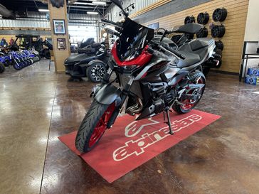 2025 KAWASAKI Z500 SE ABS CANDY PERSIMMON RED AND METALLIC FLAT SPARK BLACK AND METALLIC MATTE GRAPHENESTEEL GRAY