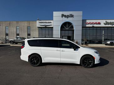 New 2026 Chrysler Pacifica Select Awd