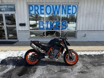 2023 KTM Duke 890 R