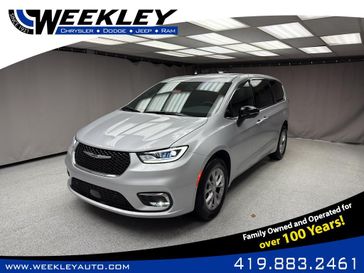 New 2026 Chrysler Pacifica Select Awd