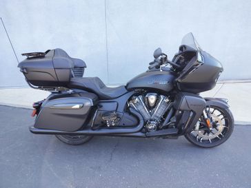 2024 Indian Motorcycle Indian Pursuit Dark Horse with Premium Package
