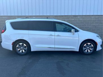 2018 Chrysler Pacifica Hybrid Limited in a Bright White Clear Coat exterior color and Black/Alloyinterior. Wilmington Auto Center Chrysler Dodge Jeep Ram (937) 556-6430 wilmingtonautocentercdjr.com 