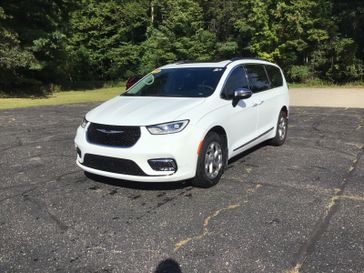 Used 2023 Chrysler Pacifica Limited