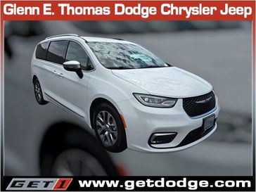 Used 2023 Chrysler Pacifica Hybrid Pinnacle