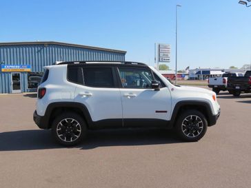 2023 Jeep Renegade Trailhawk 4x4 4dr SUV White
